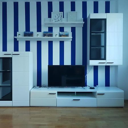 Central Apartment With 24-7 Building Security 노비사드 외부 사진