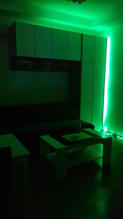 Central Apartment With 24-7 Building Security 노비사드 외부 사진