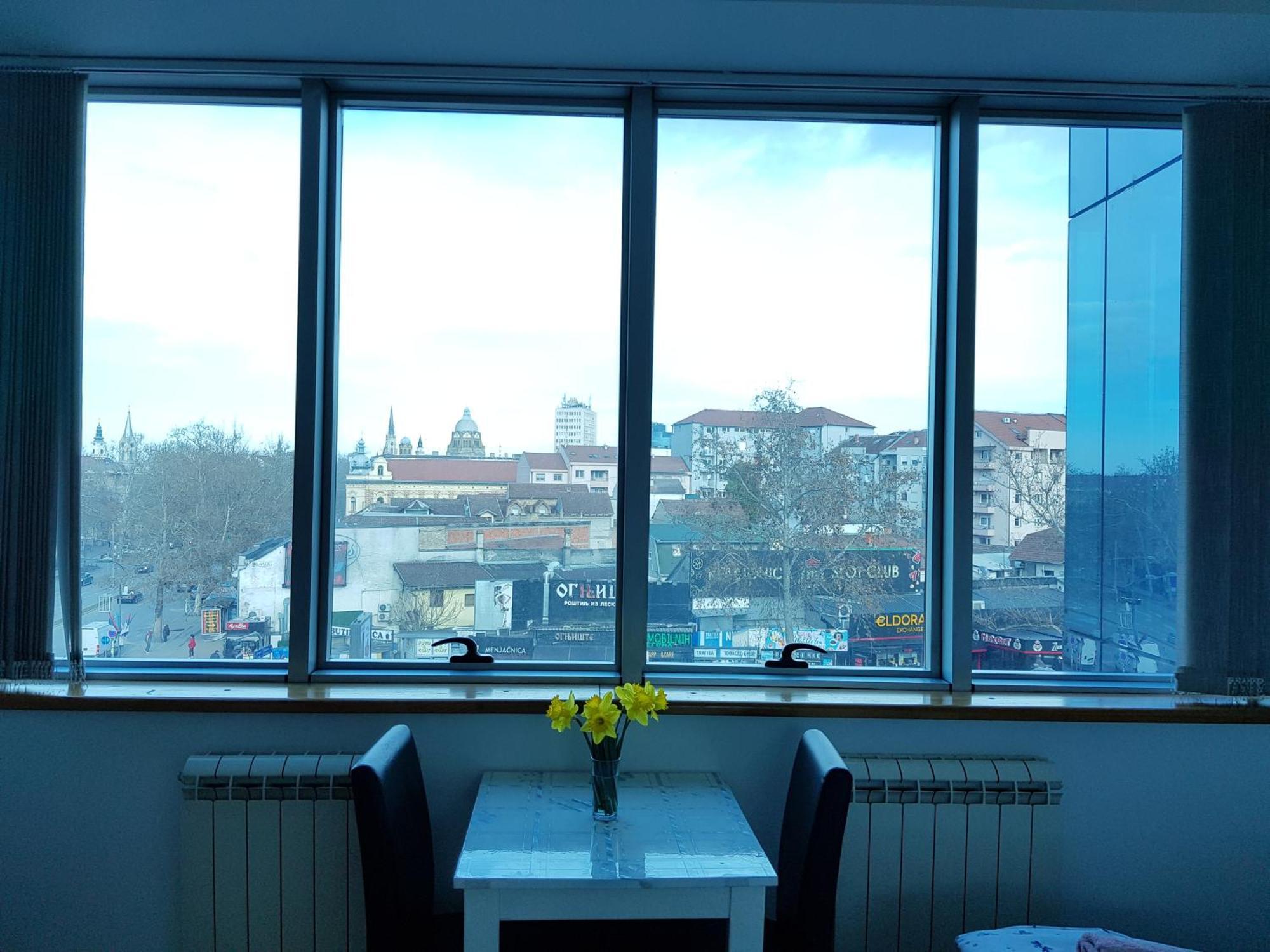 Central Apartment With 24-7 Building Security 노비사드 외부 사진